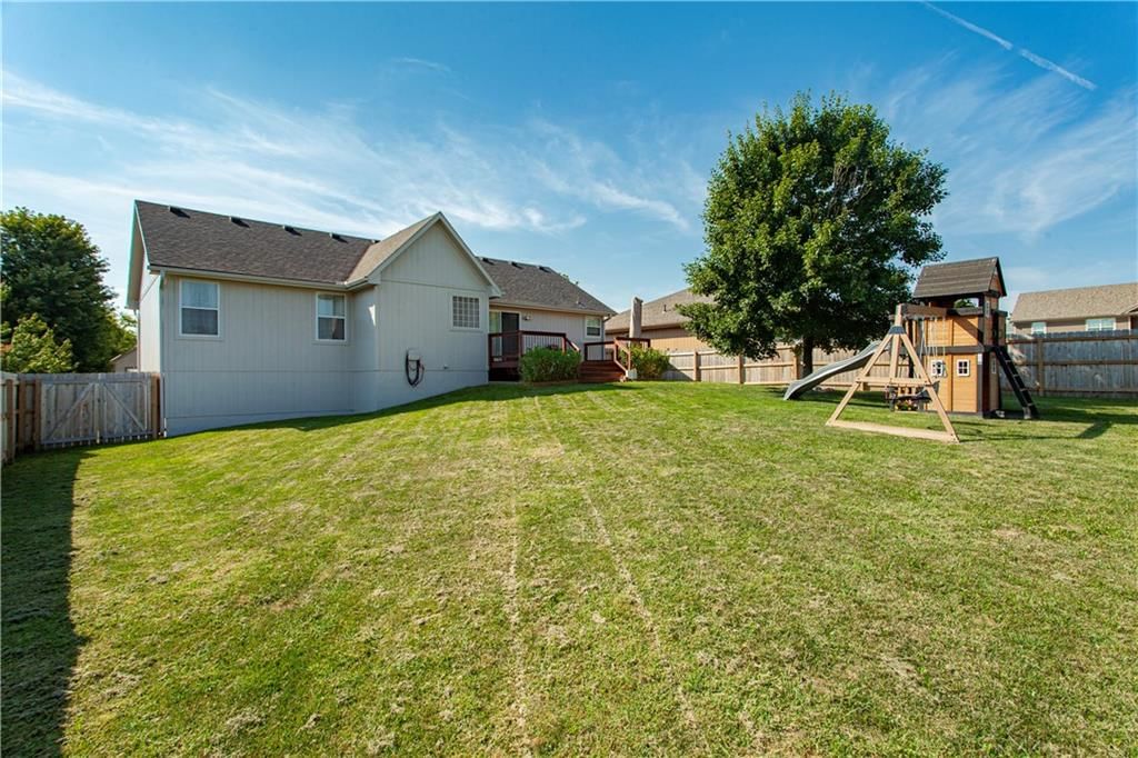 900 NW Poplar Court — photo 26