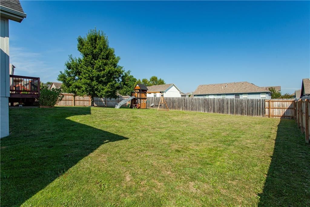 900 NW Poplar Court — photo 27