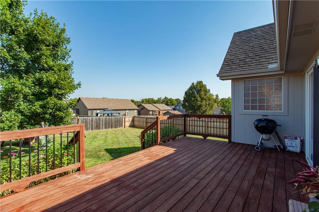 900 NW Poplar Court — photo 28