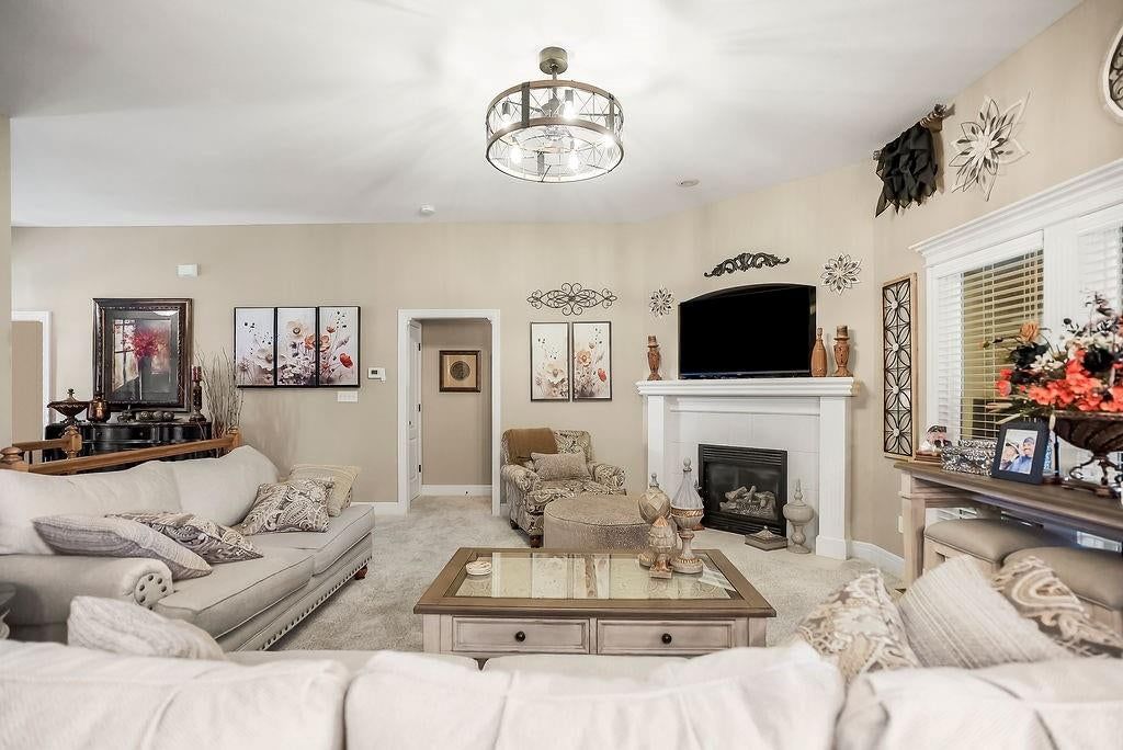 4025 NW Chapman Drive, Blue Springs, MO: listing photo 3
