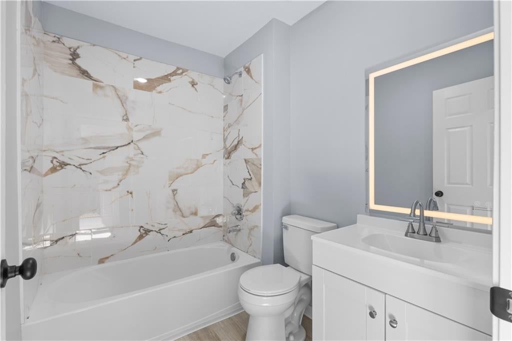 Photo 5 of 14 - 4535 Waverly Avenue, Kansas City, KS 66104