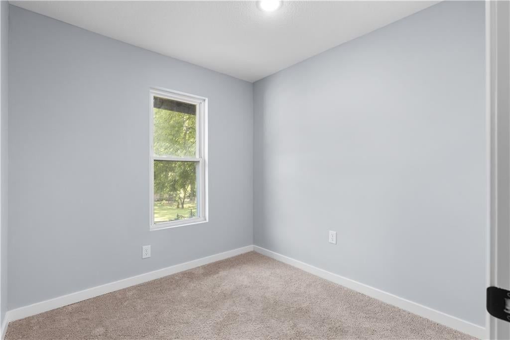 Photo 6 of 14 - 4535 Waverly Avenue, Kansas City, KS 66104