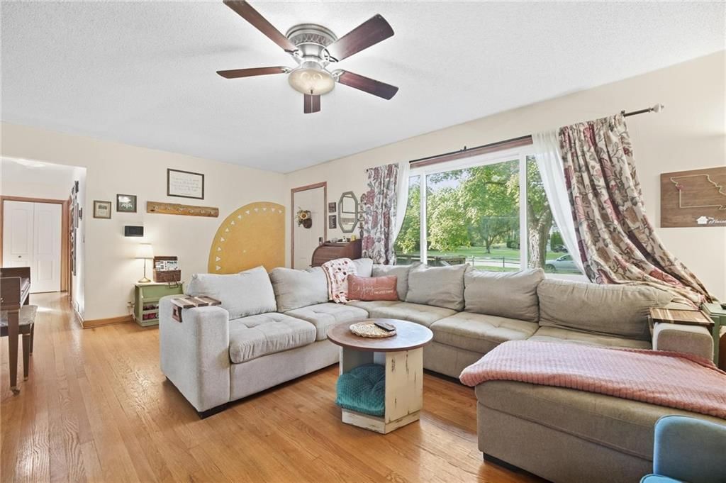 11811 E 53 Street, Kansas City, MO: listing photo 3