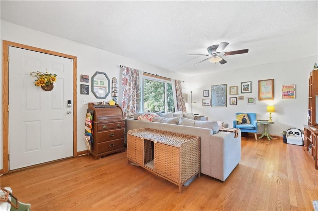 Photo 5 of 53 - 11811 E 53 Street, Kansas City, MO 64133