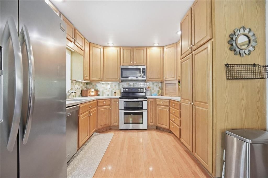 Photo 8 of 53, 11811 E 53 Street, Kansas City, MO 64133
