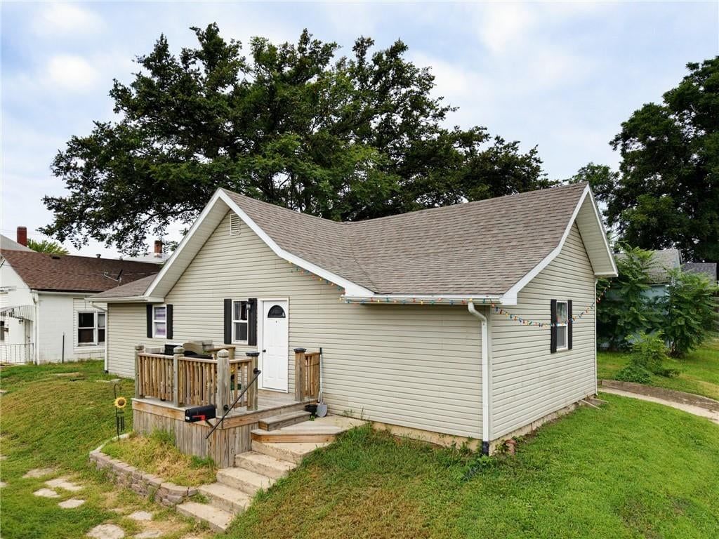 1001 Custer Street — photo 1