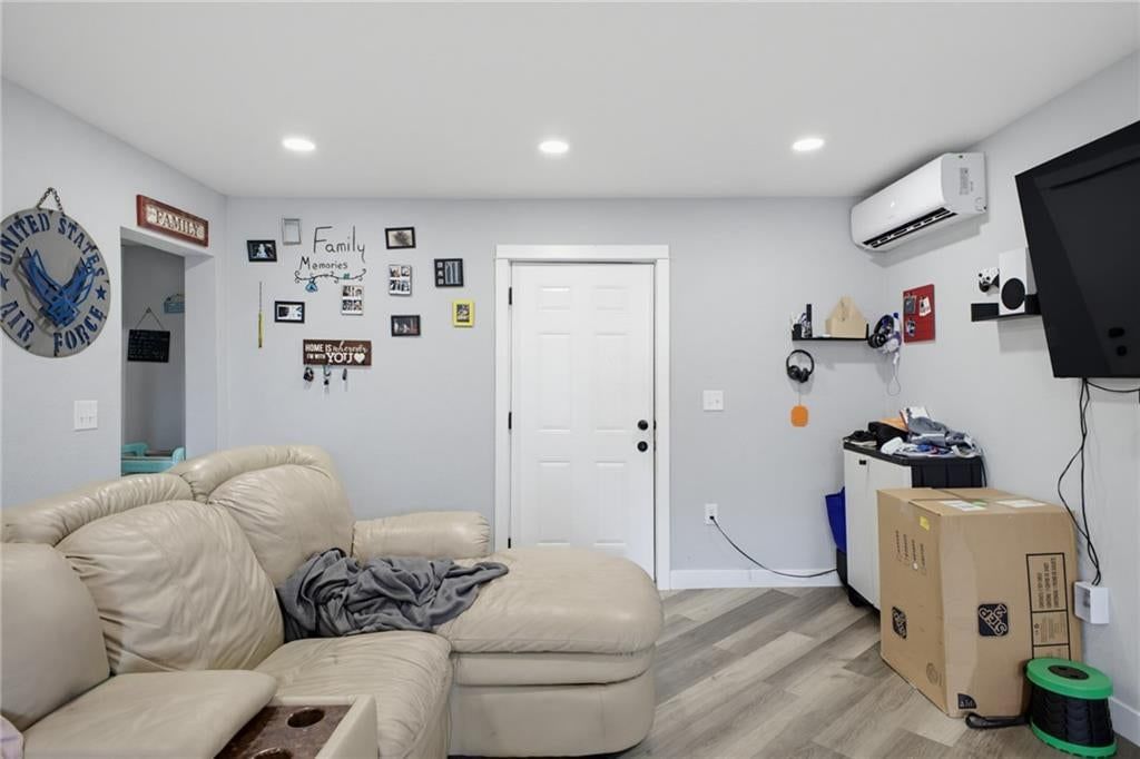 1001 Custer Street — photo 13