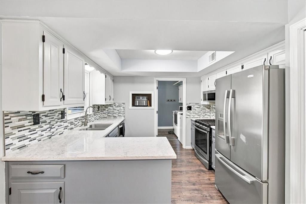 702 2nd Avenue — photo 11