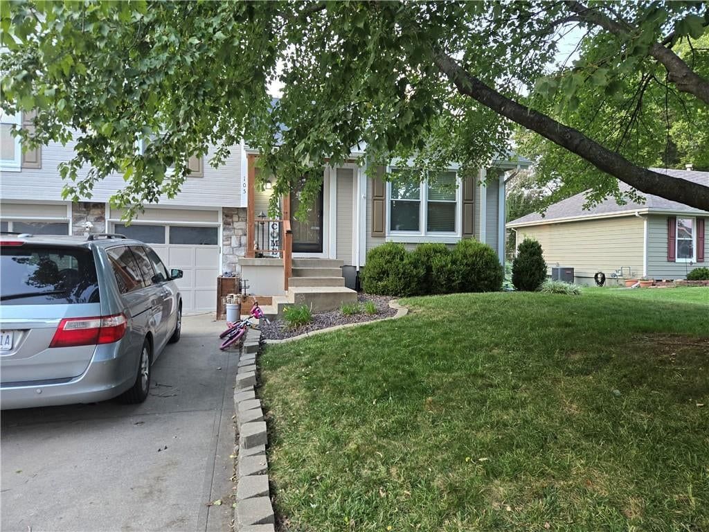 105 SE HARVARD Drive — photo 1