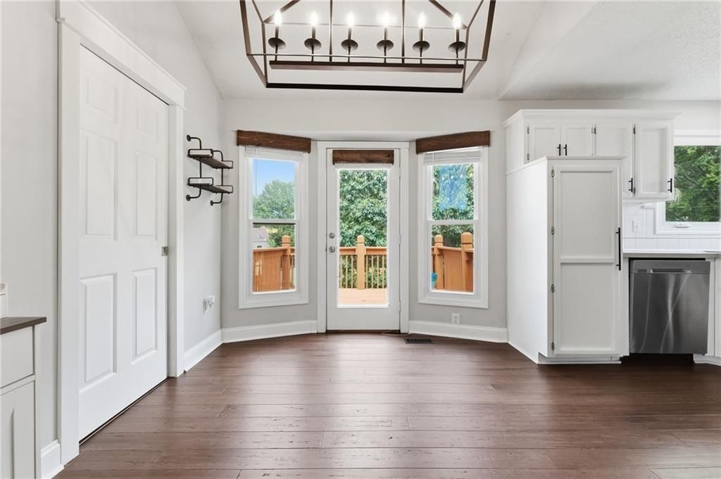105 SE HARVARD Drive — photo 2