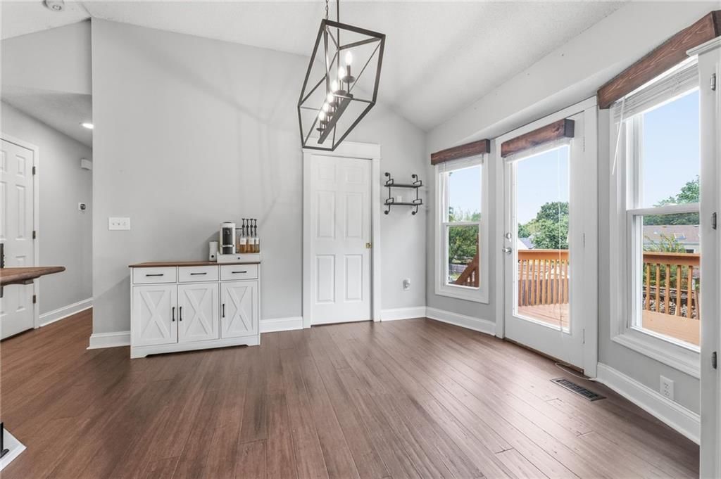 105 SE HARVARD Drive — photo 3