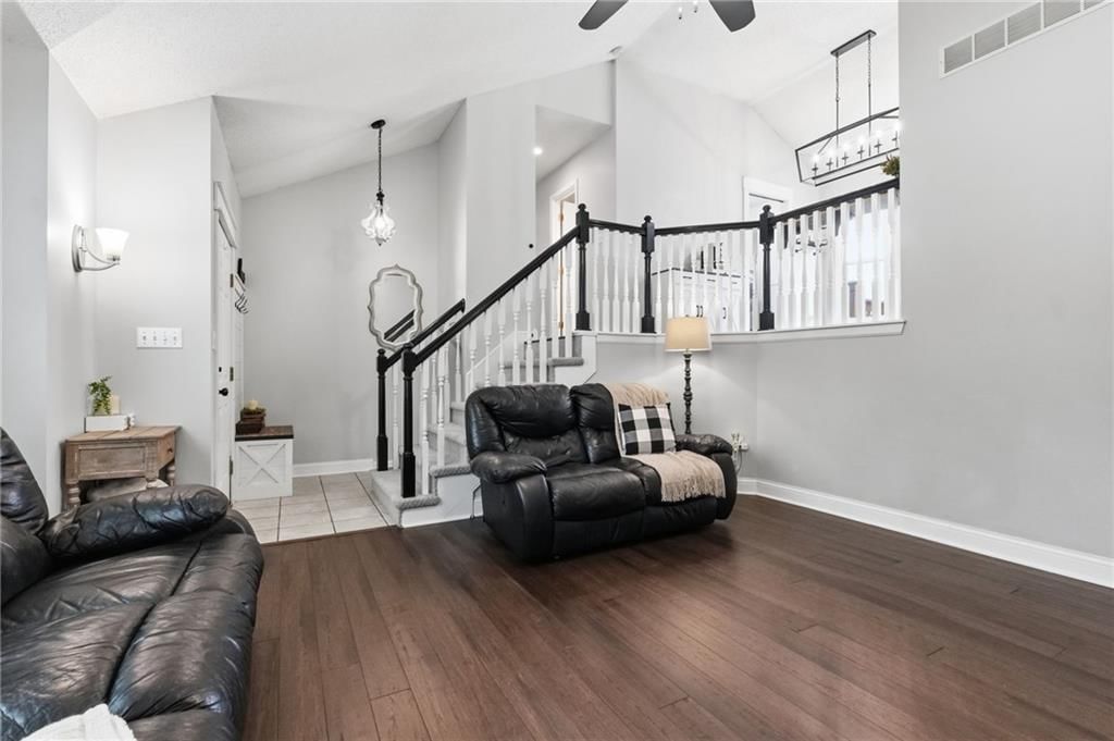 105 SE HARVARD Drive — photo 9