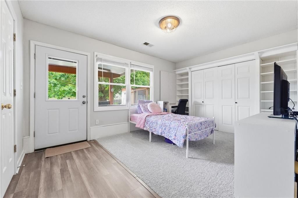 105 SE HARVARD Drive — photo 17