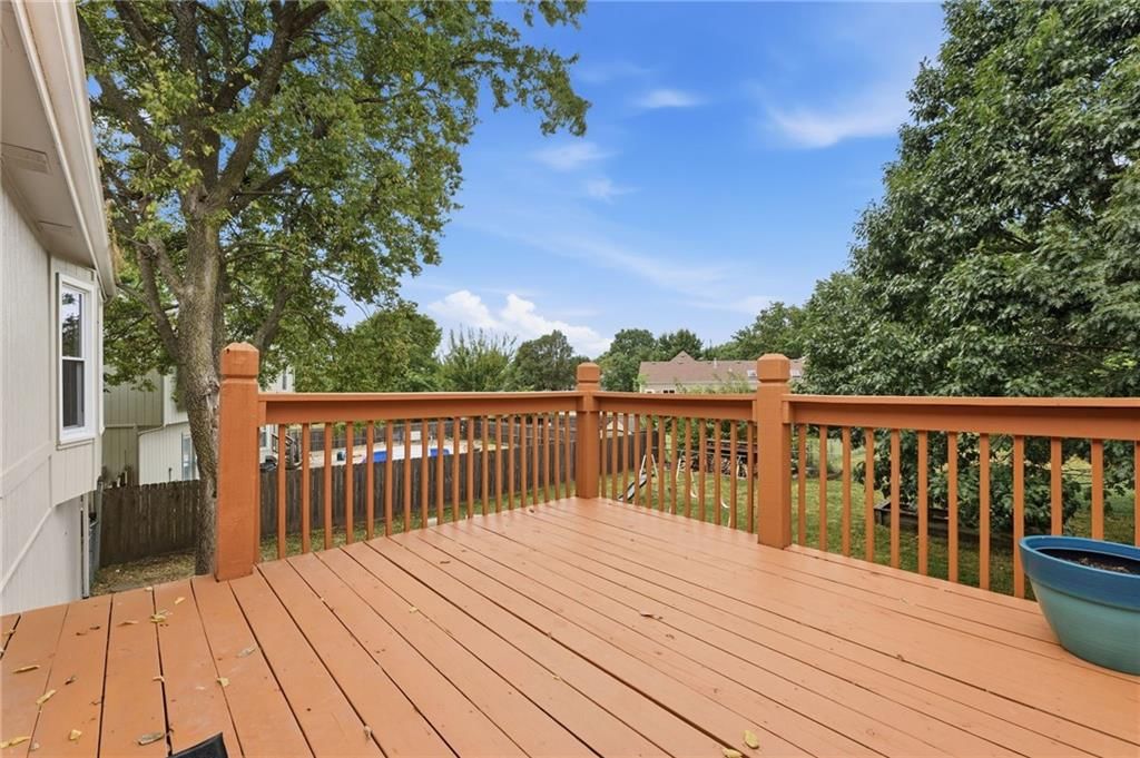 105 SE HARVARD Drive — photo 22