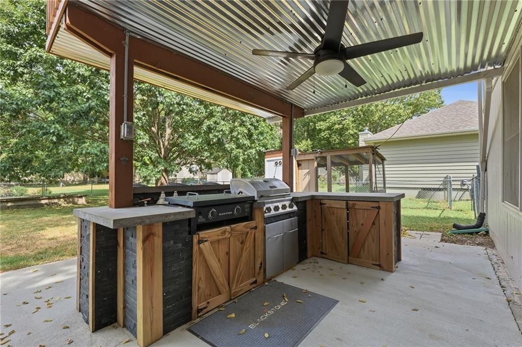 105 SE HARVARD Drive — photo 26