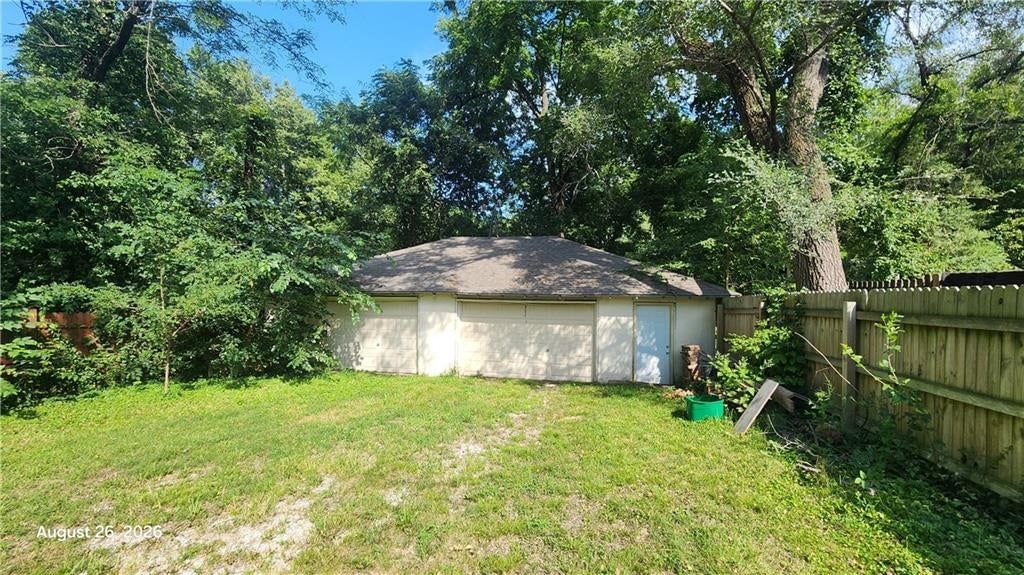 813 N Crysler Avenue — photo 10