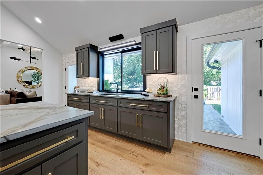 10104 Hemlock Drive — photo 20