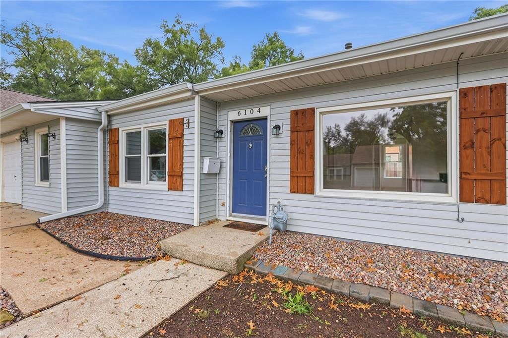 Photo 4 of 37 - 6104 W 53rd Terrace, Mission, KS 66204