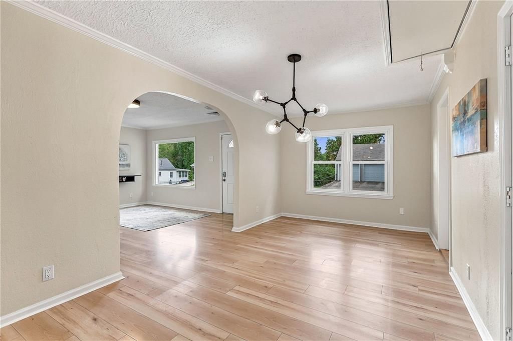Photo 11 of 37 - 6104 W 53rd Terrace, Mission, KS 66204