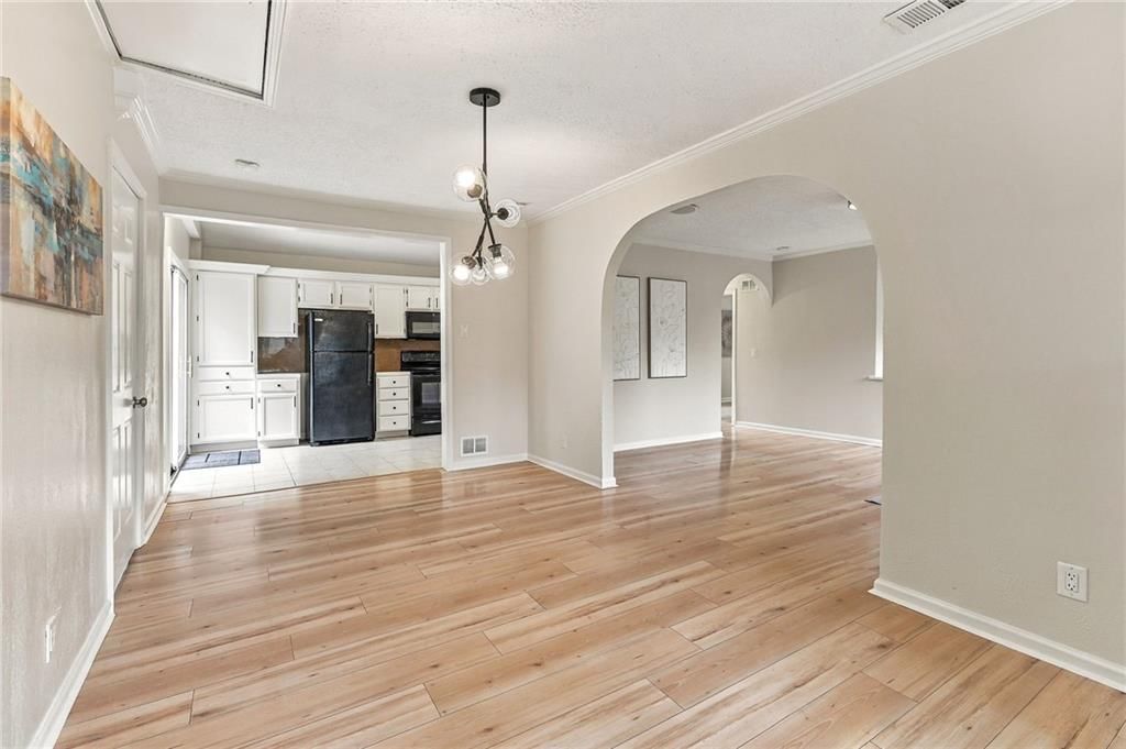Photo 12 of 37 - 6104 W 53rd Terrace, Mission, KS 66204