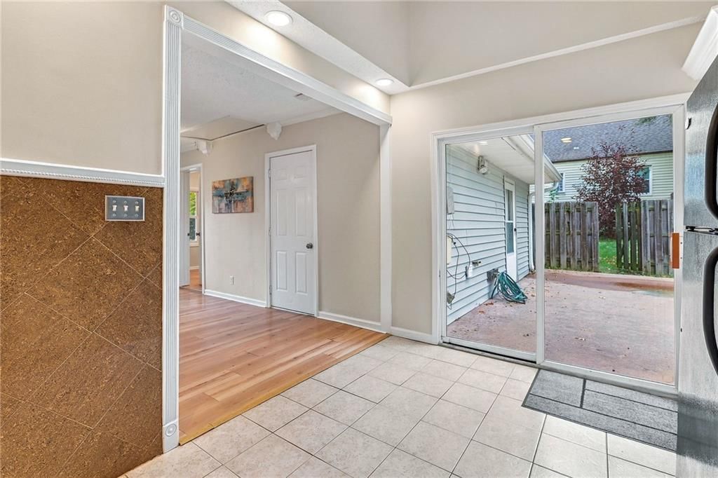 Photo 16 of 37 - 6104 W 53rd Terrace, Mission, KS 66204