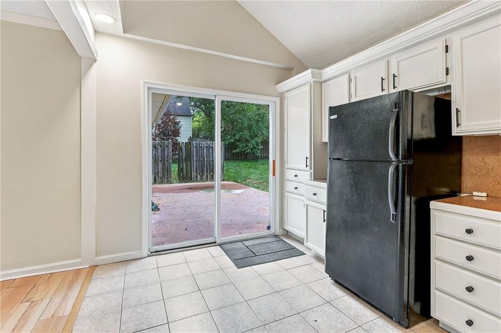 Photo 17 of 37 - 6104 W 53rd Terrace, Mission, KS 66204