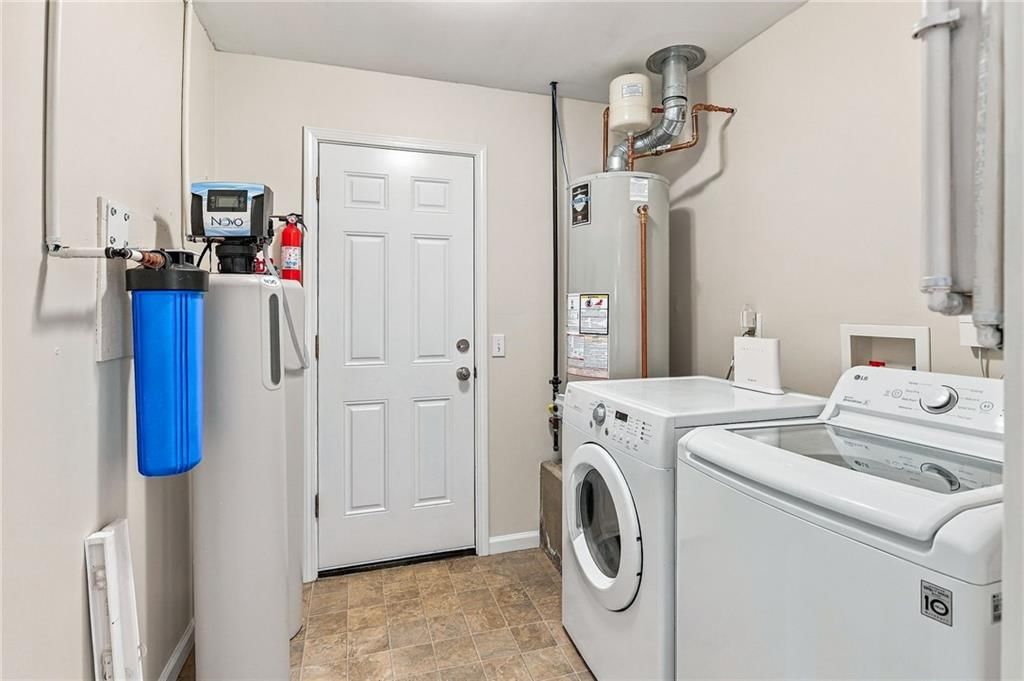 Photo 18 of 37 - 6104 W 53rd Terrace, Mission, KS 66204