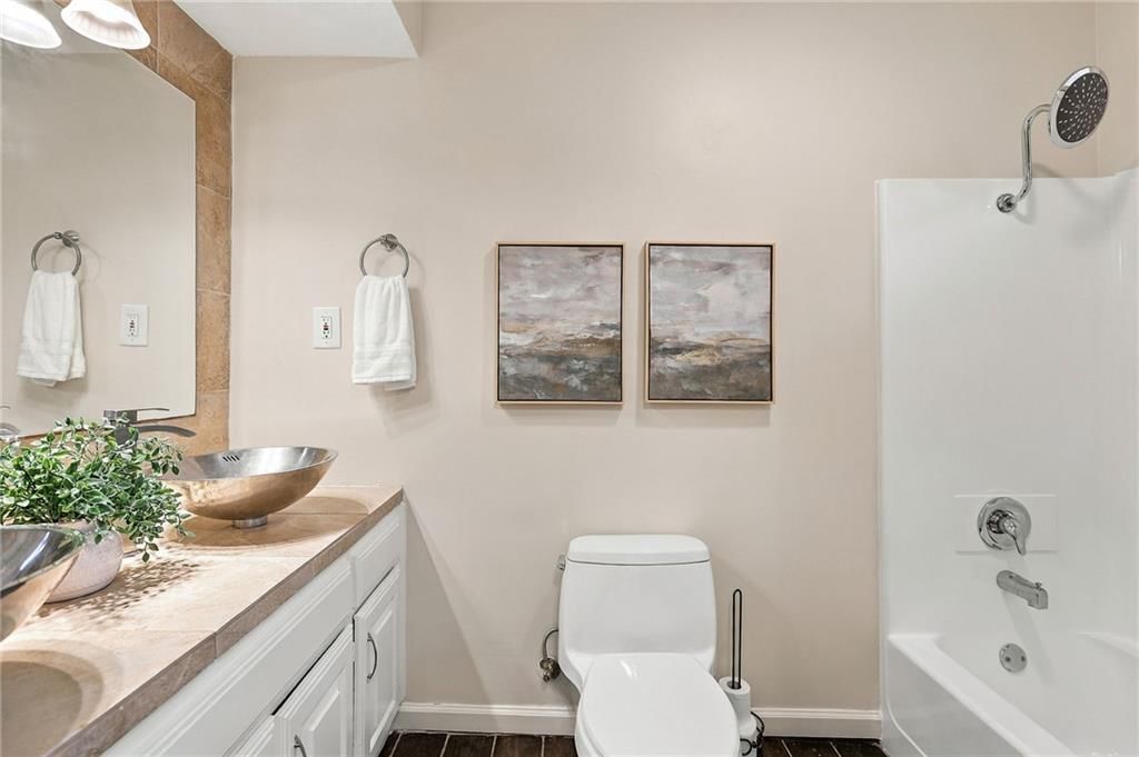 Photo 26 of 37 - 6104 W 53rd Terrace, Mission, KS 66204