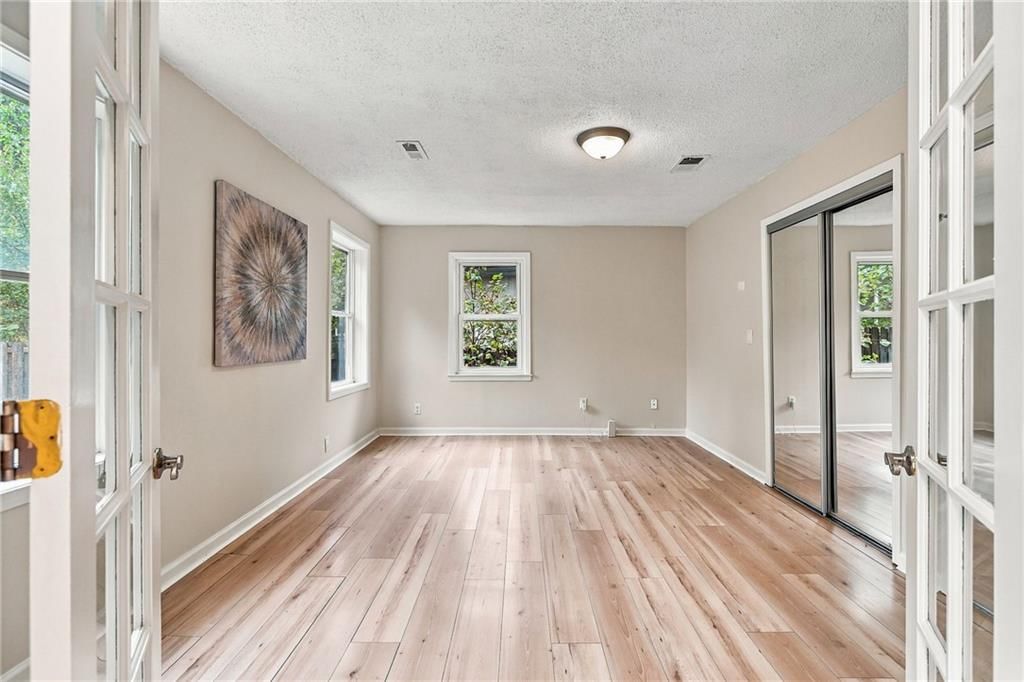 Photo 27 of 37 - 6104 W 53rd Terrace, Mission, KS 66204