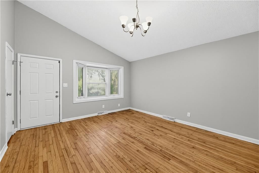 11209 Marsh Avenue — photo 5