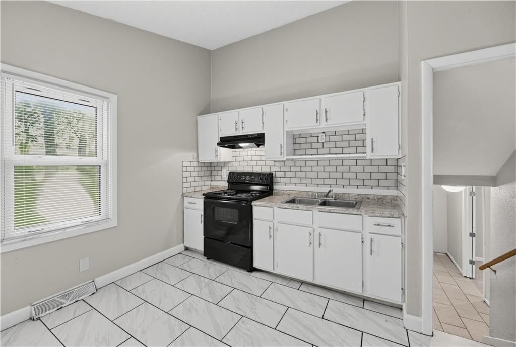 11209 Marsh Avenue — photo 8