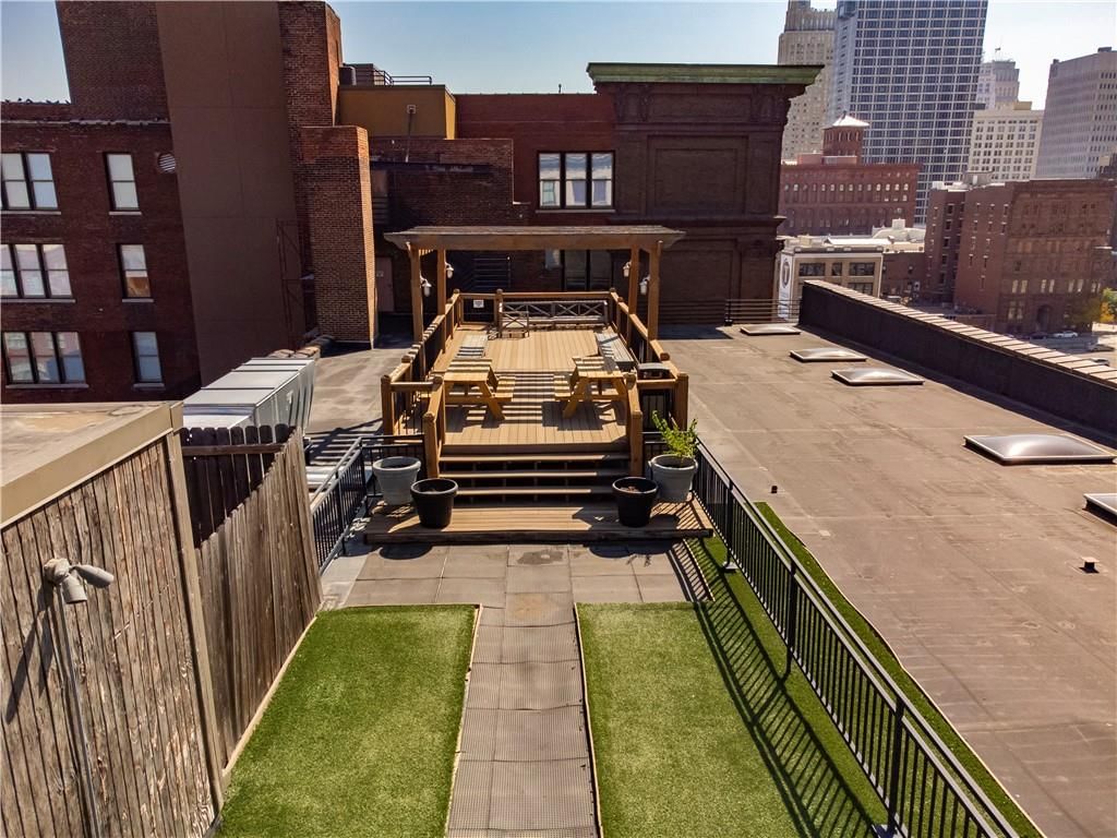 308 W 8th Street — photo 14