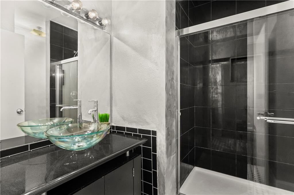 308 W 8th Street — photo 18