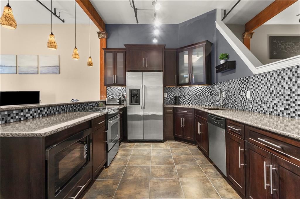 308 W 8th Street — photo 22