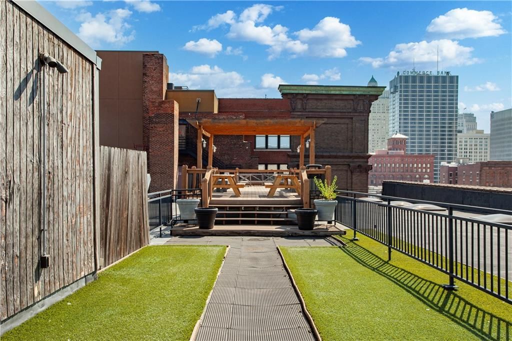 308 W 8th Street — photo 37