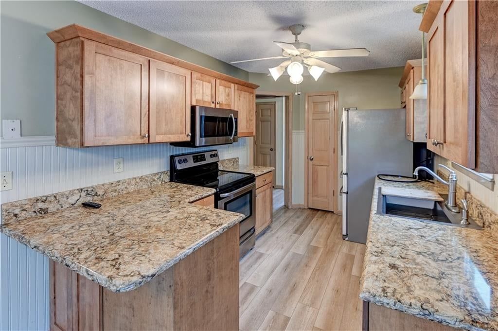 Photo 11 of 42, 1421 Birdseye Court, Blue Springs, MO 64015
