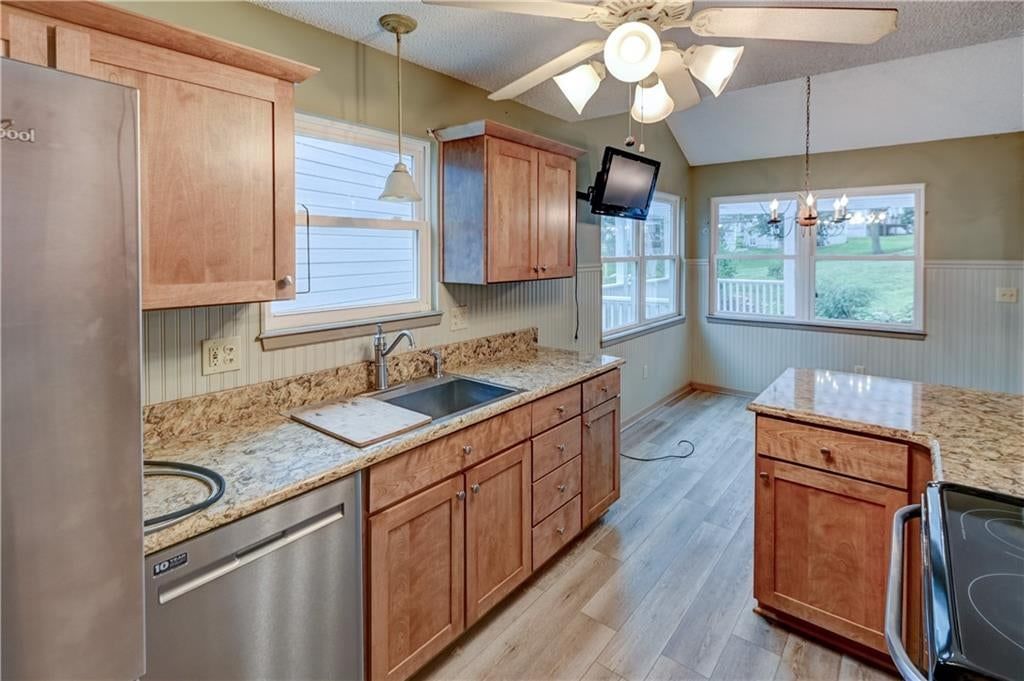 Photo 13 of 42, 1421 Birdseye Court, Blue Springs, MO 64015