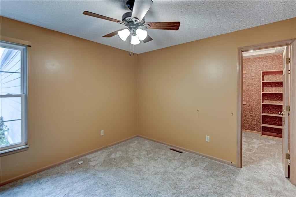 Photo 22 of 42 - 1421 Birdseye Court, Blue Springs, MO 64015