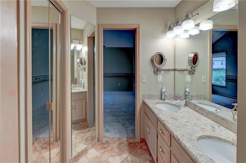 Photo 28 of 42 - 1421 Birdseye Court, Blue Springs, MO 64015