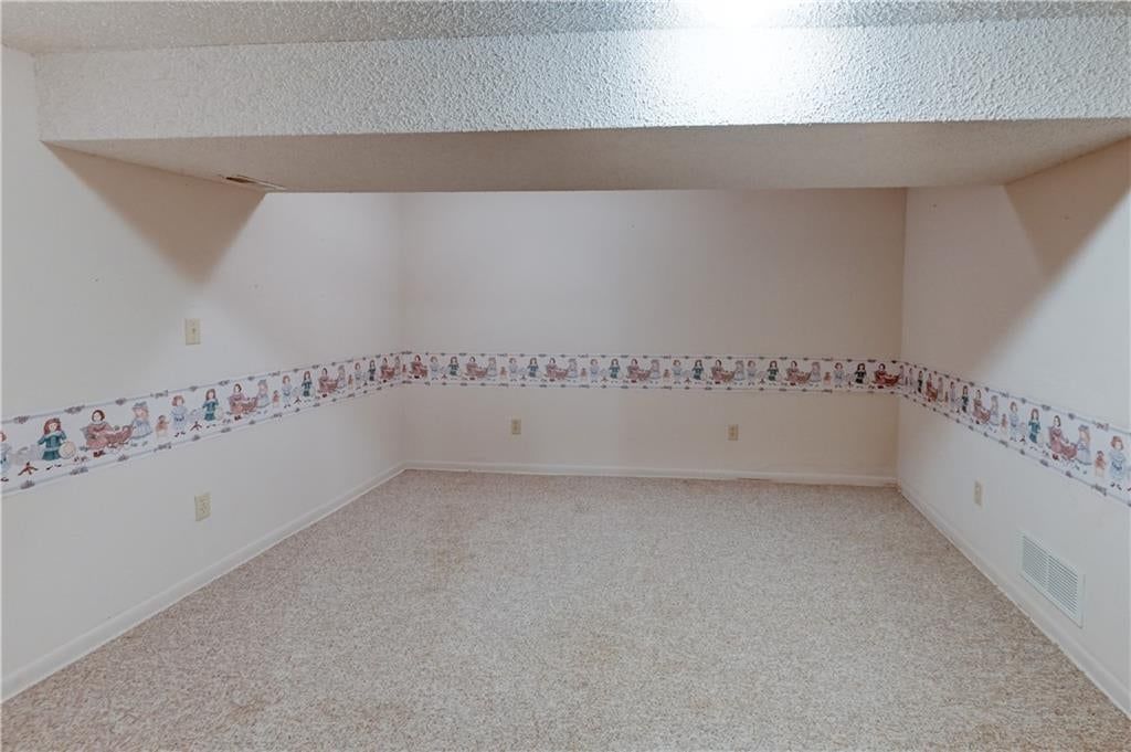 Photo 32 of 42 - 1421 Birdseye Court, Blue Springs, MO 64015