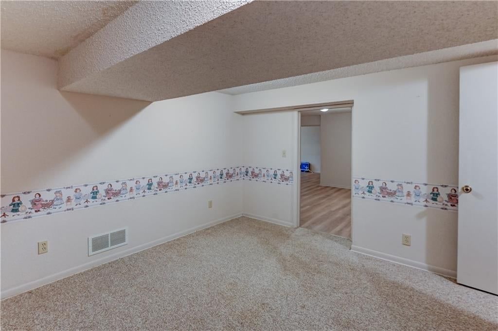 Photo 33 of 42 - 1421 Birdseye Court, Blue Springs, MO 64015