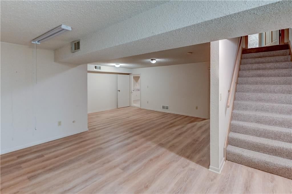 Photo 34 of 42 - 1421 Birdseye Court, Blue Springs, MO 64015