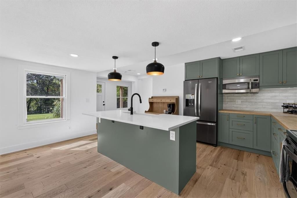 Photo 15 of 71 - 28 TLA Lake Shore Drive, Lake Lotawana, MO 64086