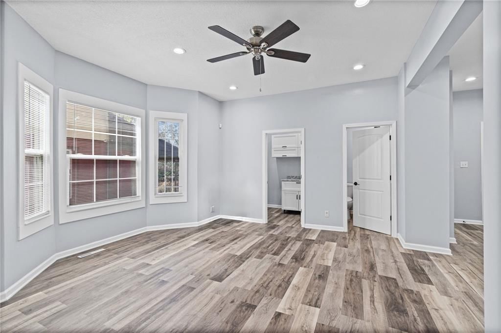 330 Jackson Avenue — photo 8