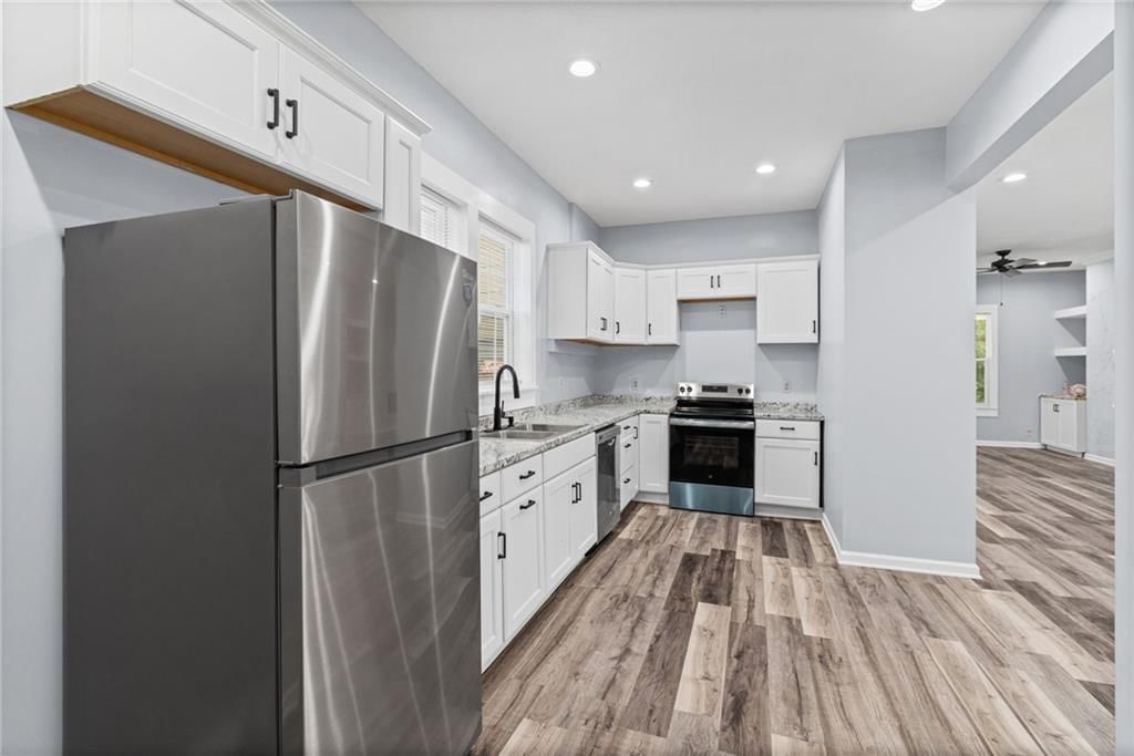 330 Jackson Avenue — photo 11