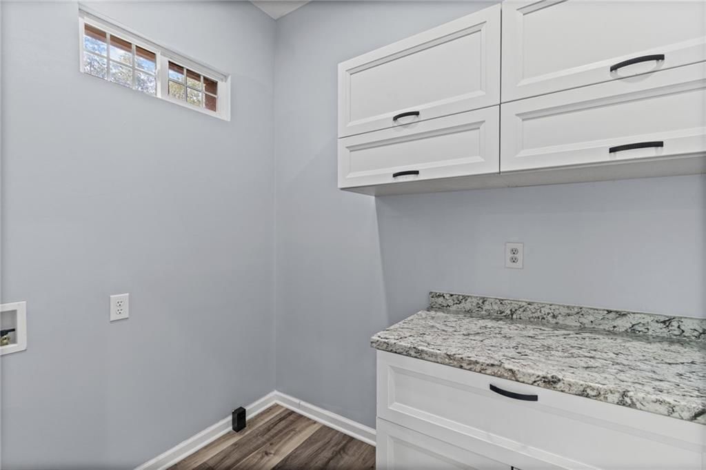 330 Jackson Avenue — photo 14
