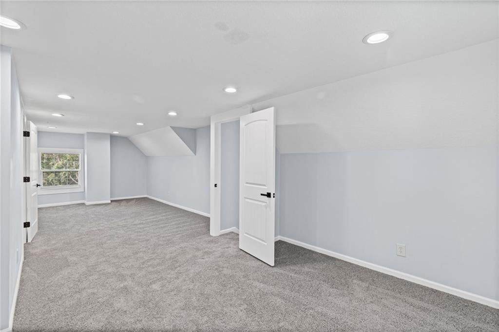 330 Jackson Avenue — photo 15