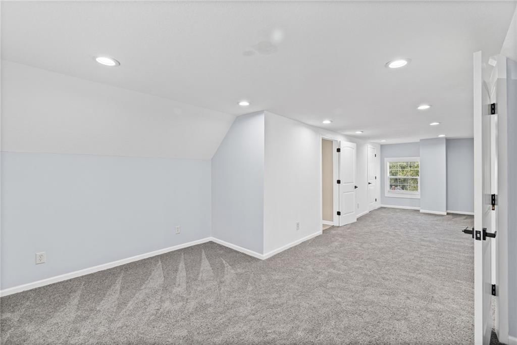 330 Jackson Avenue — photo 16