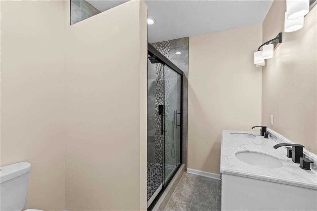 330 Jackson Avenue — photo 18
