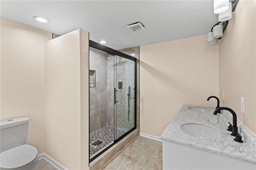 330 Jackson Avenue — photo 19